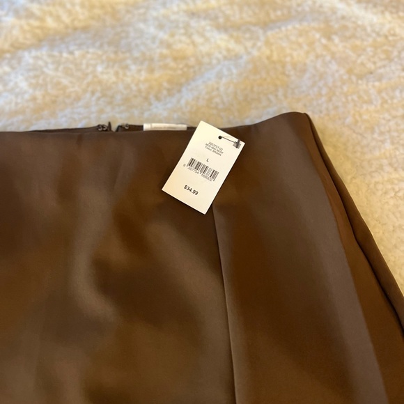 A line mini skirt with slit ( top is free with the skirt ) - Picture 2 of 6